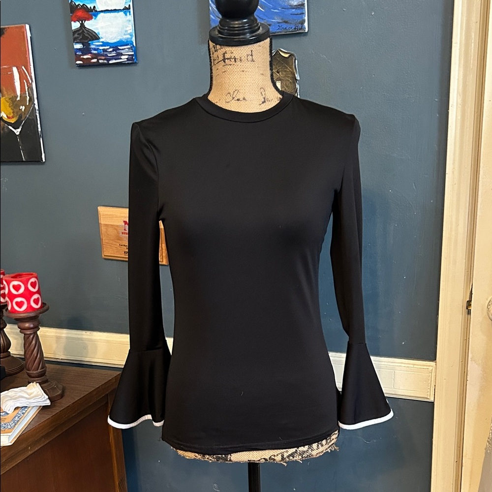 Chic Black Long Sleeve Top with Flared Cuffs